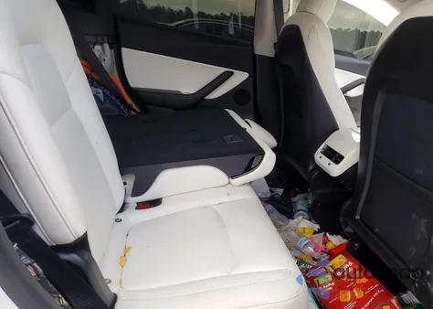 2020 Tesla Model Y z USA, uszkodzony, nr VIN 5YJYGDEF5LF025565